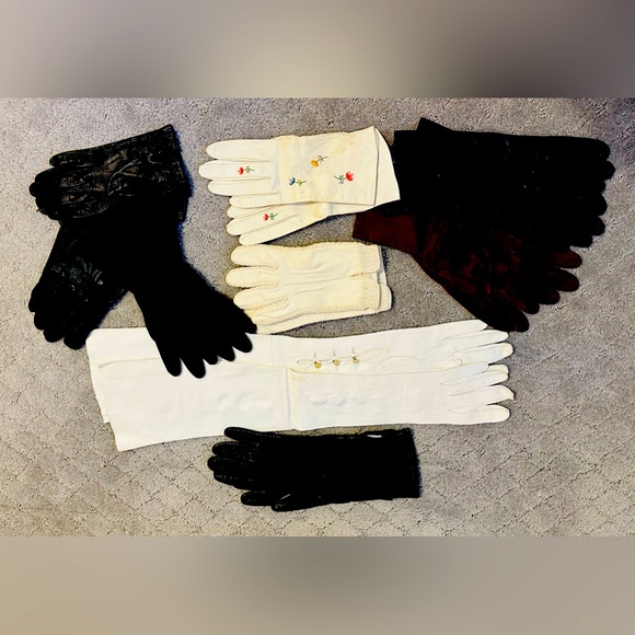 Hand Crafted Accessories - Vintage set of hand stitched leather and suede gloves. Size 6-7.